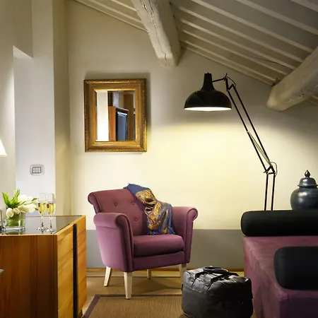 מלון Mario De' Fiori 37 4*