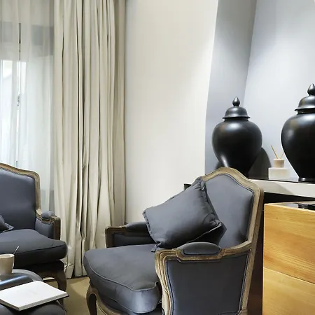 Mario De' Fiori 37 4* רומא