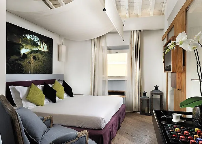 Mario De' Fiori 37 4*