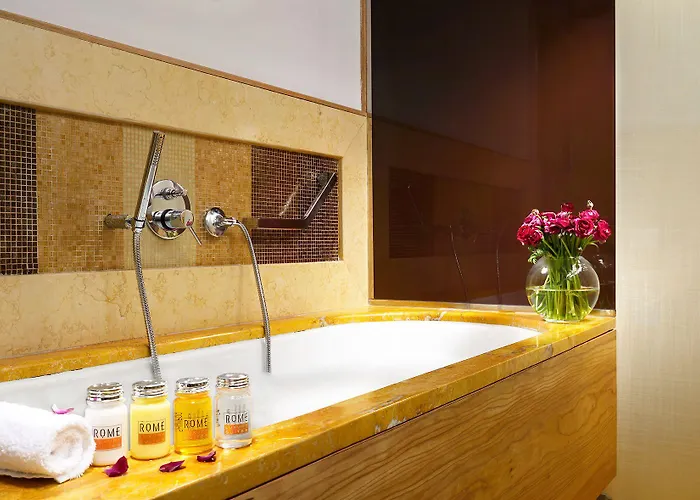 Mario De' Fiori 37 מלון 4*