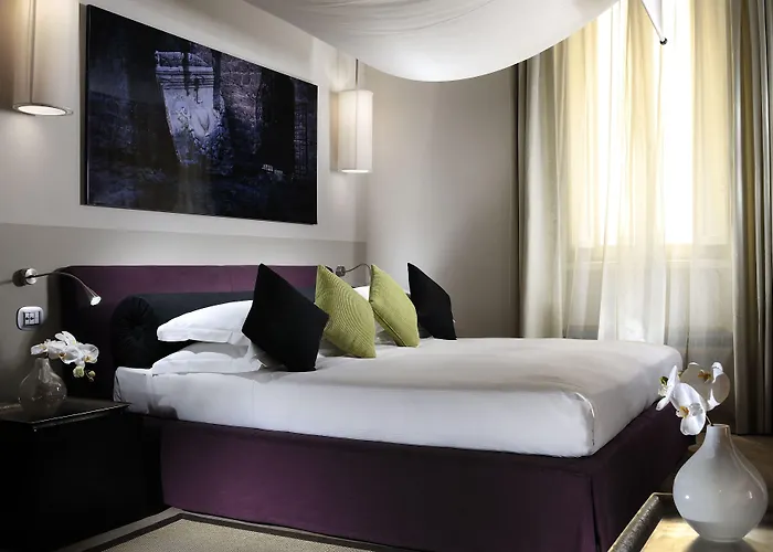 Mario De' Fiori 37 מלון