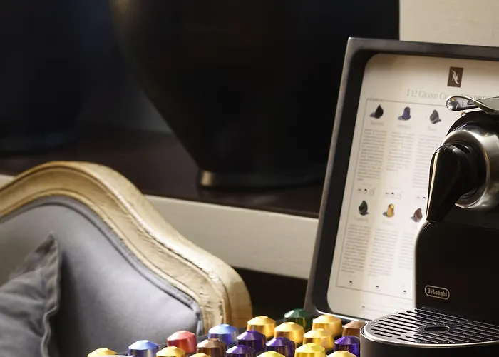 Mario De' Fiori 37 מלון 4*