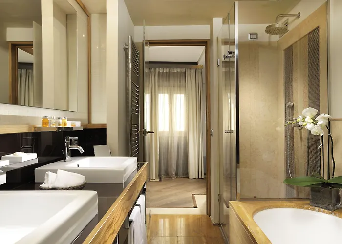 Mario De' Fiori 37 4* רומא