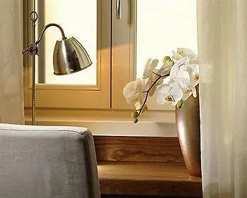 מלון Mario De' Fiori 37 4*