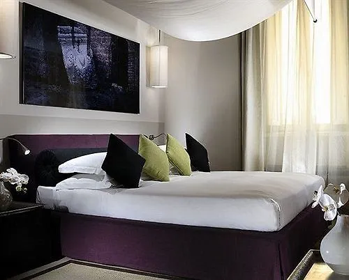 Mario De' Fiori 37 מלון רומא