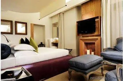 Mario De' Fiori 37 מלון רומא