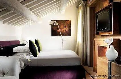 Mario De' Fiori 37 4*