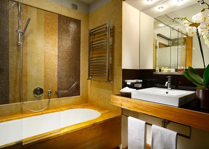 מלון Mario De' Fiori 37