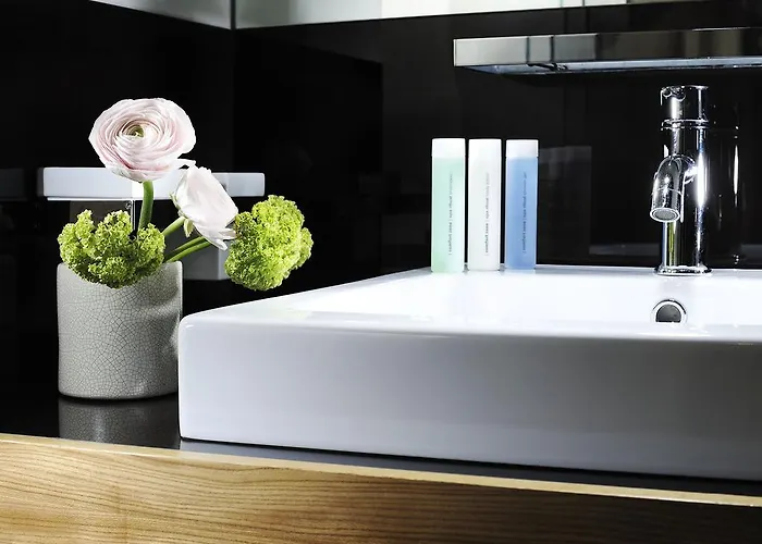 Mario De' Fiori 37 מלון