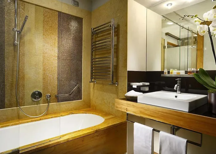 Mario De' Fiori 37 מלון