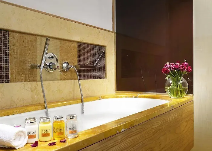 Mario De' Fiori 37 מלון