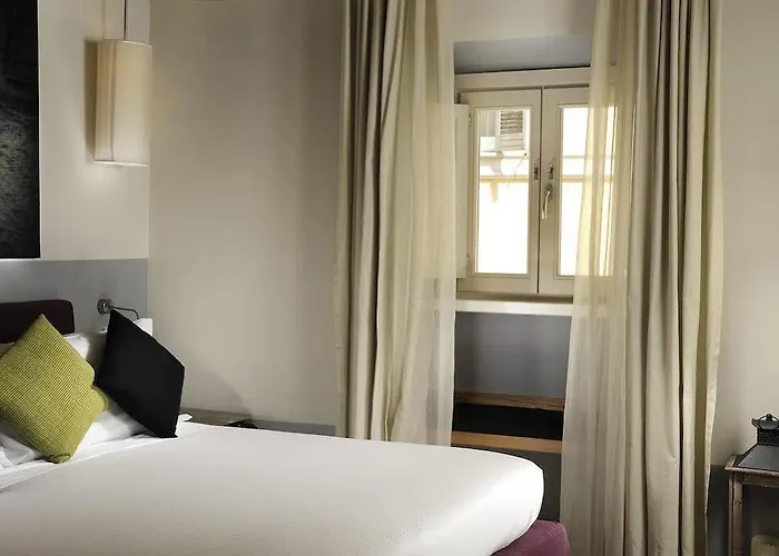 Mario De' Fiori 37 מלון רומא