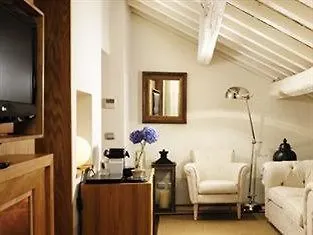 מלון Mario De' Fiori 37